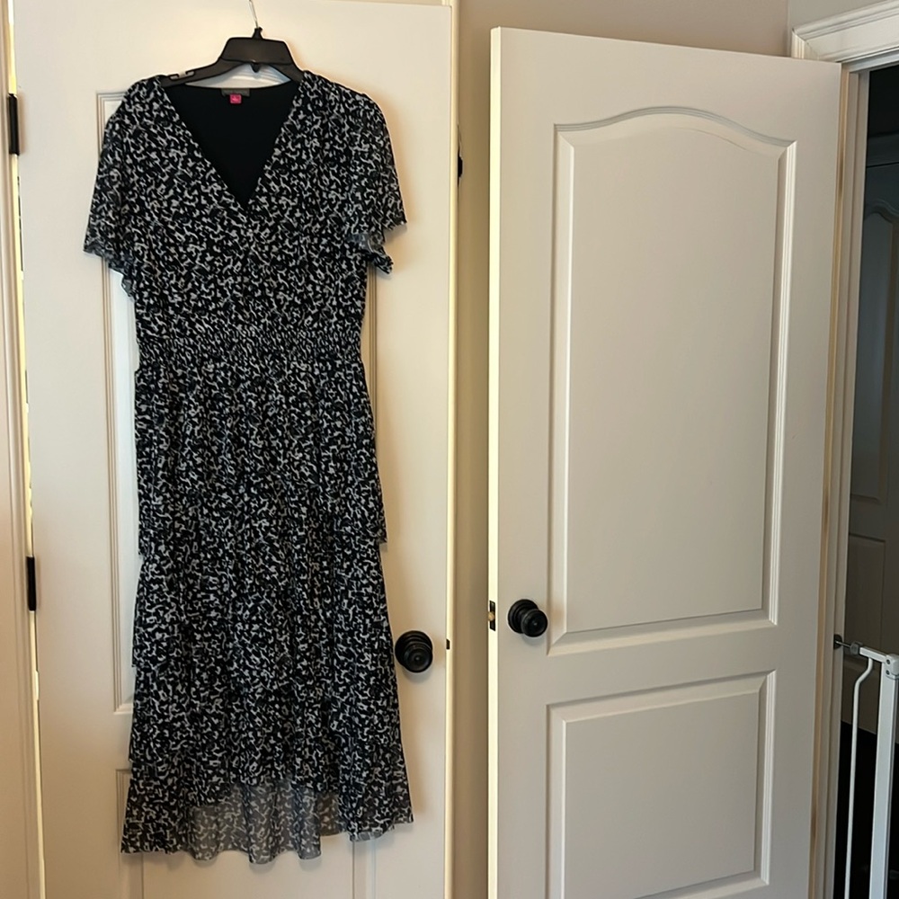 Vince Camuto Black & White Tiered Ruffle Maxi Dress | Large - new without tag